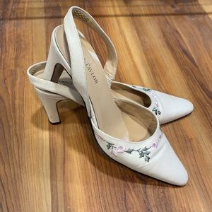 Ann Taylor- Size 7 Tan w Flower embroidery